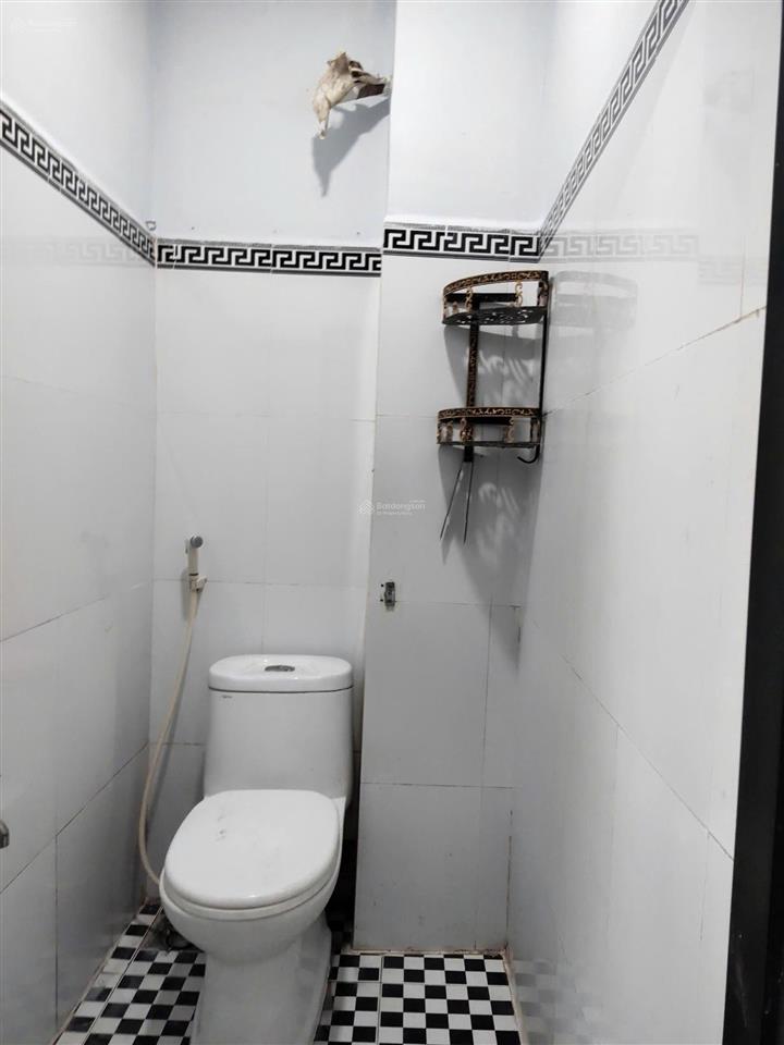 Lạc long quân, quận 11 | dt 3,5x12,6m, dtcn 40m  3 lầu  1 trệt 2 lầu btct, 3pn 3wc