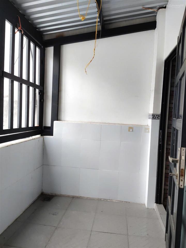 Lạc long quân, quận 11 | dt 3,5x12,6m, dtcn 40m  3 lầu  1 trệt 2 lầu btct, 3pn 3wc