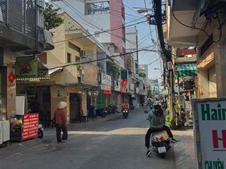 Lạc long quân, quận 11 | dt 3,5x12,6m, dtcn 40m  3 lầu  1 trệt 2 lầu btct, 3pn 3wc