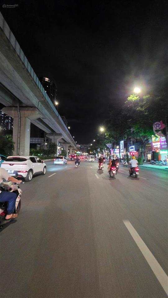 Hiếm có nhà phân lô ngã tư sở 128m2 ô tô tránh kinh doanh đỉnh kế bên royal city