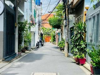 Sốc! hẻm xe hơi huỳnh văn bánh 3 tầng sân thượng 13.5tỷ giảm mạnh còn 9,5 tỷ thương lượng!