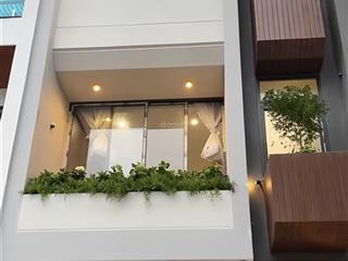 Nhà chính chủ lý chính thắng  hẻm thông, xe hơi tới nhà  3 tầng, giá 3tỷ500