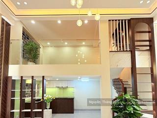 Bán nhà đường láng, đống đa, 50m ra đường láng, lô góc, 2 thoáng, dt 40m*4t, mt 5m, giá hơn 9 tỷ.