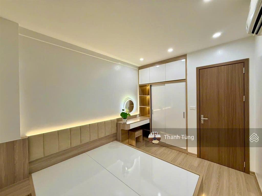 Chính chủ bán gấp căn hộ 3 p ngủ, nơ 8 bán đảo linh đàm, nhà cơ bản gắn tường giá 3,9 tỷ