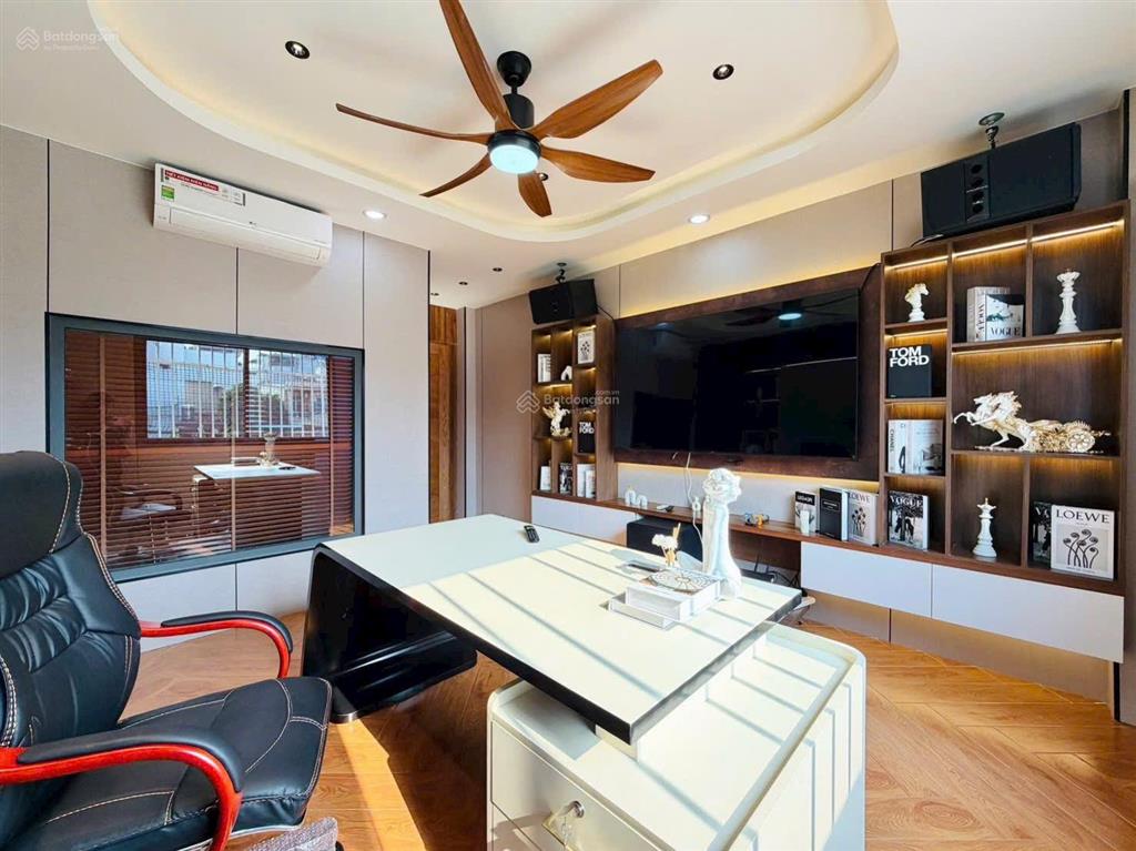 Em siêu chân dài p9 gò vấp hẻm đẹp như bàn cờ