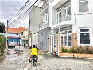 Nhà đẹp 3 lầu kế gamuda land  đường to  5 tỷ x  tặng full nội thất có sân thượng 3pn