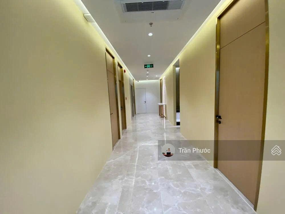 Cho thuê nhà mt 223 lý tự trọng, p. bến thành quận 1  dt 12x22 1 trệt 4 lầu gần chợ bến thành