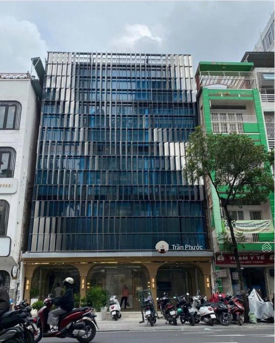 Cho thuê nhà mt 223 lý tự trọng, p. bến thành quận 1  dt 12x22 1 trệt 4 lầu gần chợ bến thành