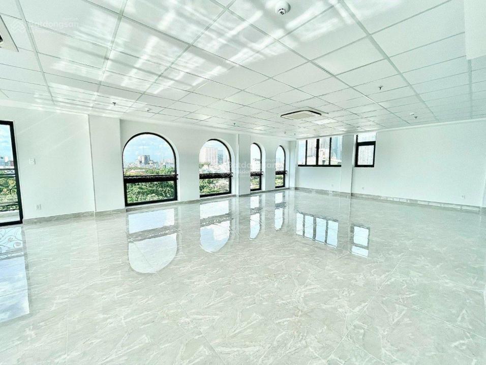 Nhà mt 221  223 nguyễn trãi p. nguyễn cư trinh quận 1 dt 12x20m 1 trệt 2 lầu giá thuê thỏa thuận