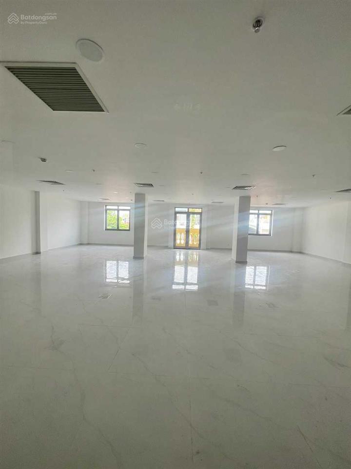 Nhà mt 221  223 nguyễn trãi p. nguyễn cư trinh quận 1 dt 12x20m 1 trệt 2 lầu giá thuê thỏa thuận