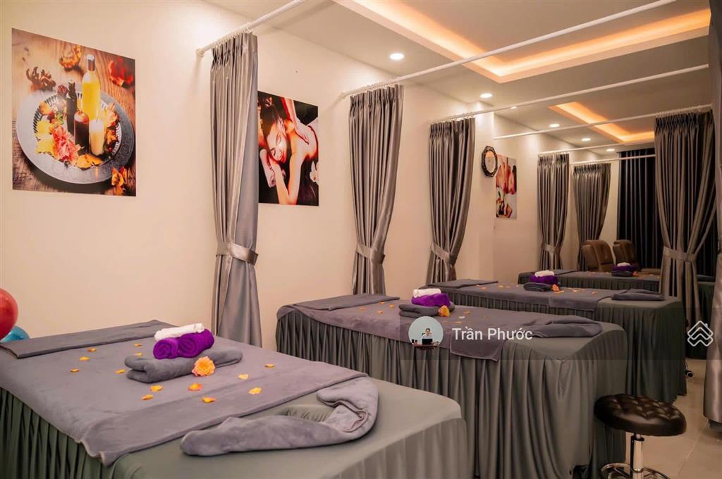 Cho thuê nhà đường lê thị riêng phường bến thành quận 1 dt 4x20 1 trệt 2 lầu st trống suốt