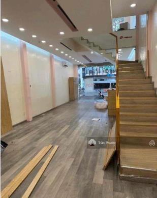 Nhà mặt tiền 242 nguyễn trãi, p3, quận 5  diện tích 5m x 15m kết cấu 1 trệt + 2 lầu