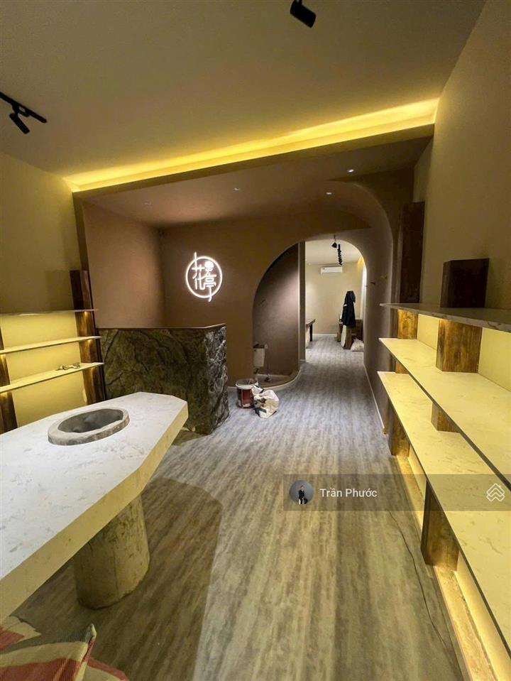 Nhà mặt tiền 273 lý tự trọng, p. bến thành q.1 dt 4x20 1 trệt 2 lầu trống suốt