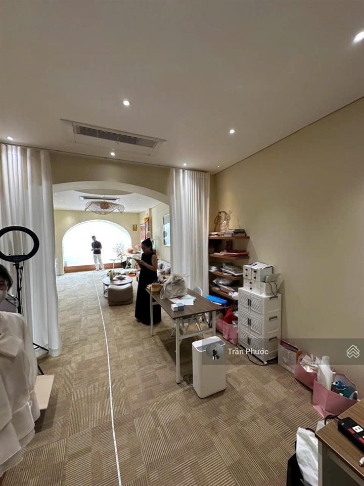 Nhà mặt tiền 273 lý tự trọng, p. bến thành q.1 dt 4x20 1 trệt 2 lầu trống suốt