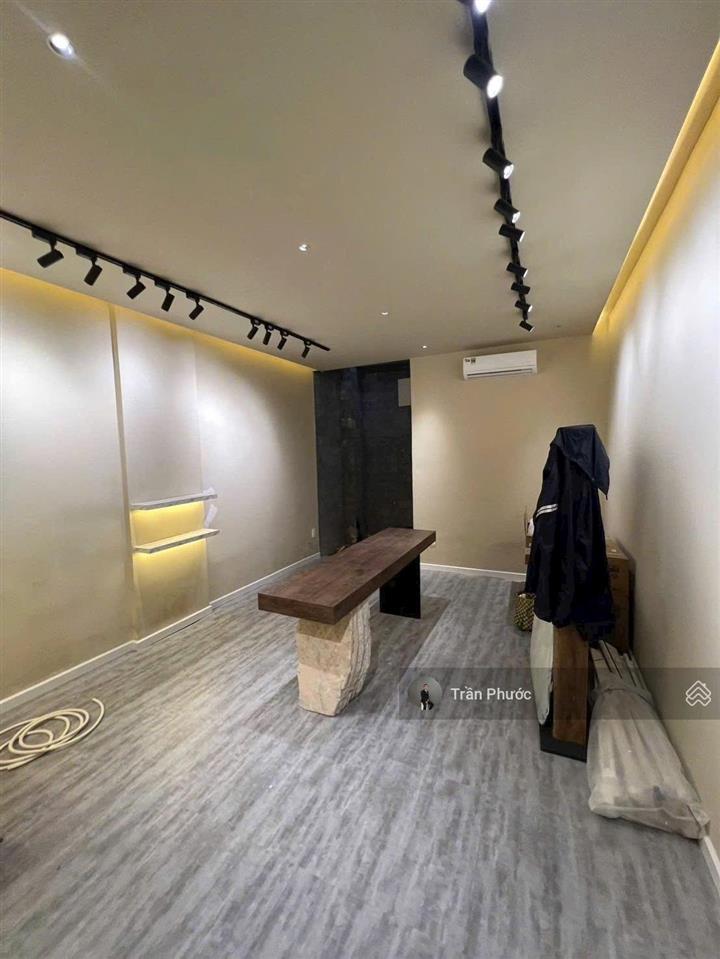 Nhà mặt tiền 273 lý tự trọng, p. bến thành q.1 dt 4x20 1 trệt 2 lầu trống suốt