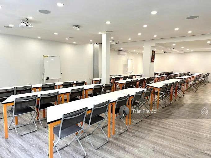 Nhà góc 2mt nguyễn văn thủ  trần doãn khanh p. đa kao quận 1  dt 16 x 17,2m kc trệt, 2 lầu