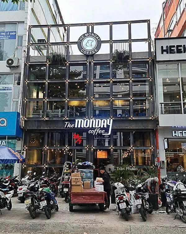 Nhà mặt tiền 224 nguyễn tri phương, phường 4, quận 10  dt 8.5x18m kc 1 trệt 2 lầu trống suốt