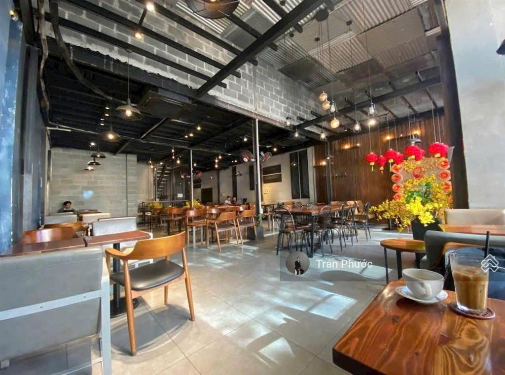 Nhà mặt tiền 224 nguyễn tri phương, phường 4, quận 10  dt 8.5x18m kc 1 trệt 2 lầu trống suốt