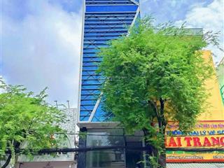 Cho thuê tòa nhà 6 tầng, thang máy đầy đủ, mặt tiền đường 30/4, ninh kiều, trung tâm tp cần thơ