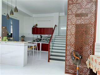 Giá tốt ! bán nhà hẻm 373 lạc long quân p10  56m2( ngang lớn 7.5 x7.5m)  nở hậu 2pn 2wc  5.2 tỷ