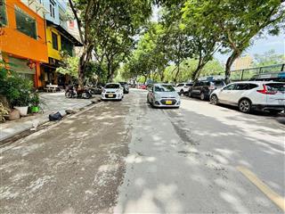Giảm chào mạnh  nguyên hồng(sổ 130m) tòa vp 9 tầng, lô góc, dòng tiền 3 tỷ/năm, pccc chỉ 105 tỷ!