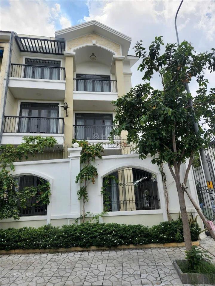 Biệt thự 183,6 m2, trệt 2 lầu vip đường lớn bờ sông, tây nam