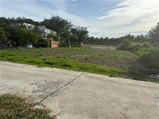 Cần tiền bán gấp đất, khu phố 5, minh hưng, chơn thành, đồng nai .
diện tích 261,7m2, đường trước