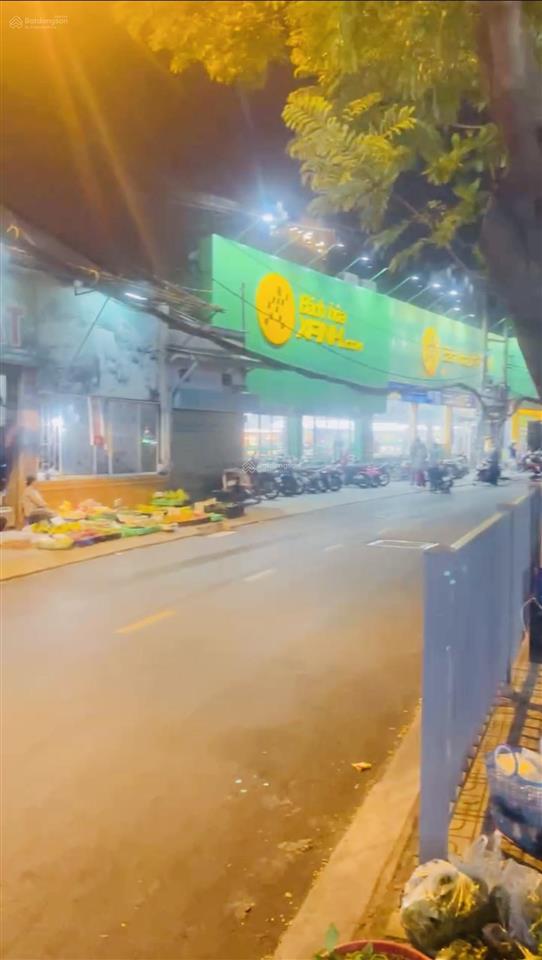 Bán nhà mặt tiền gần sân bay, đối diện cc hà đô, sát chợ, 5.2x19m, thu nhập sẵn 35tr/th, 19.5 tỷ