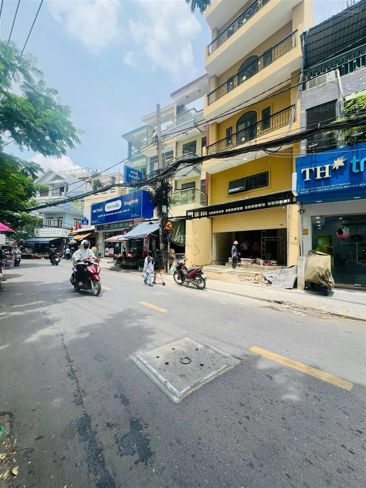 Bán nhà mặt tiền gần sân bay, đối diện cc hà đô, sát chợ, 5.2x19m, thu nhập sẵn 35tr/th, 19.5 tỷ