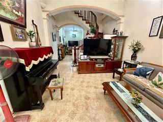 61m chỉ 10.6 tỷ  hoàng hoa thám ba đình  thông 279 đội cấn  ở ngay  nhà dân xây  sân để xe
