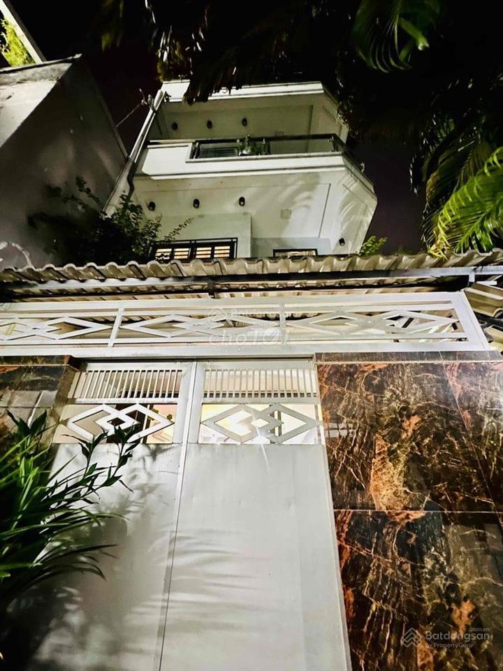 Bán nhà riêng 8,3 tỷ, 60m2, 5pn, 5wc tại huỳnh văn bánh, phường 11, phú nhuận, hcm