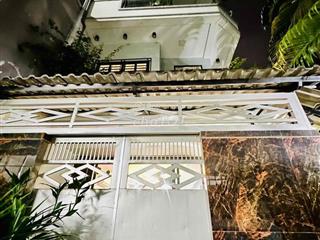 Bán nhà riêng 8,3 tỷ, 60m2, 5pn, 5wc tại huỳnh văn bánh, phường 11, phú nhuận, hcm