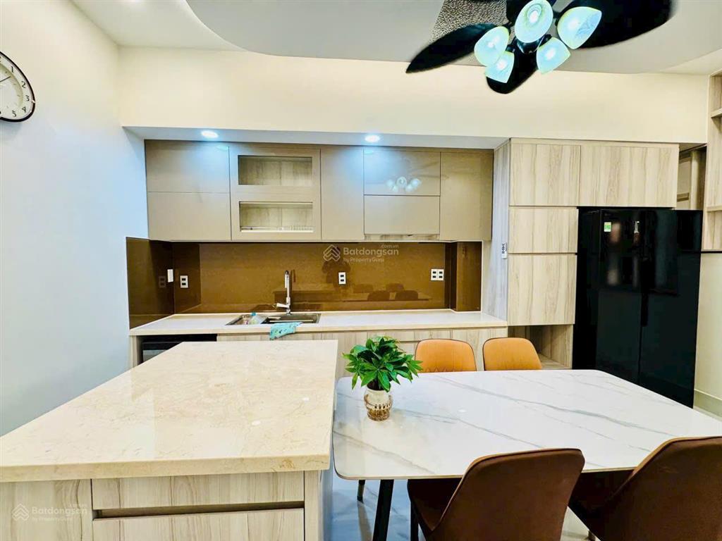 Bán nhà riêng 8,3 tỷ, 60m2, 5pn, 5wc tại huỳnh văn bánh, phường 11, phú nhuận, hcm