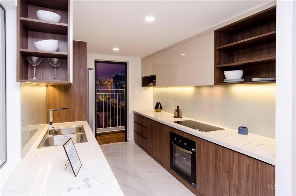 Bán căn hộ lửng 3 phòng ngủ, view landmark, hướng đông nam, 99m2, giá 4.1 tỷ