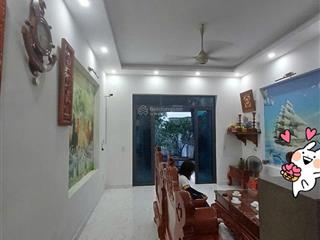 Bán nhà chợ la tiện ích xung quanh