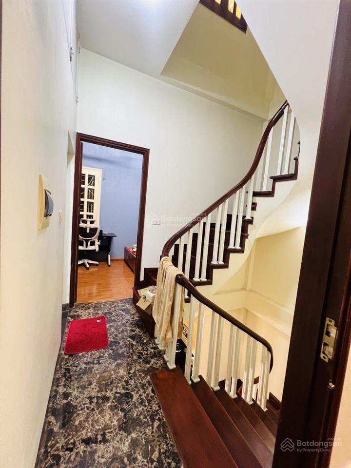 Hoàn kiếm  nhà dân xây chắc chắn  2 thoáng trước sau  ngõ rộng nông  cách hiếm mấy trăm mét