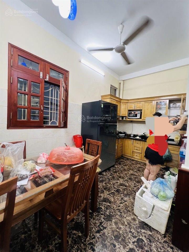 Hoàn kiếm  nhà dân xây chắc chắn  2 thoáng trước sau  ngõ rộng nông  cách hiếm mấy trăm mét