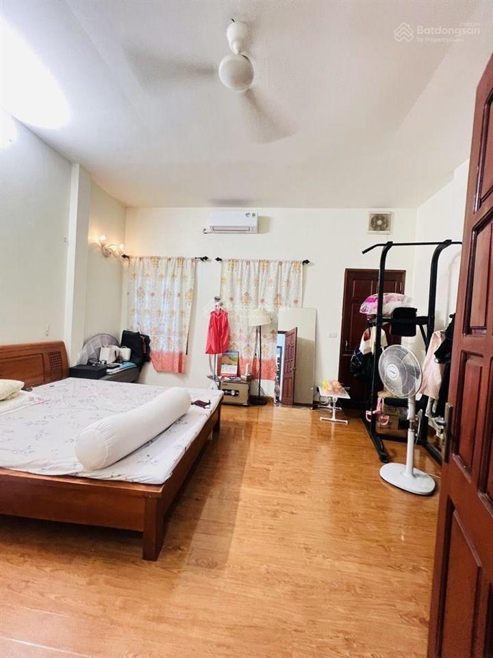 Hoàn kiếm  nhà dân xây chắc chắn  2 thoáng trước sau  ngõ rộng nông  cách hiếm mấy trăm mét