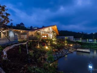 Bán gấp căn nhà vườn 1000m2 có view đẹp, có hồ sinh thái, sân vườn tại bảo lộc. dọn vào ở ngay