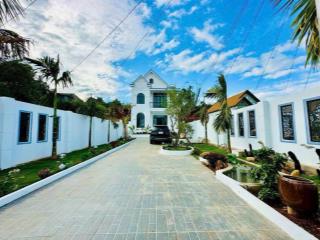 Bán gấp căn biệt thự gần sân bay liên khương 800m2 đường ô tô, nhà sân vườn dọn vào ở ngay