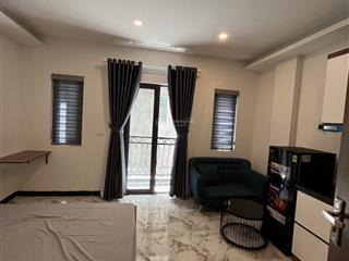 Siêu phẩm ccmn 52m2  8 tầng thang máy  ô chợ dừa, đống đa  có ban công  cách mặt phố chỉ 20m