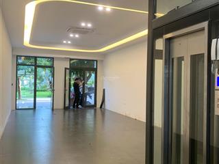 Cực rẻ!!! cho thuê căn 5 tầng, giá 18tr/tháng mới đẹp view vườn hoa, bể bơi, có thang máy