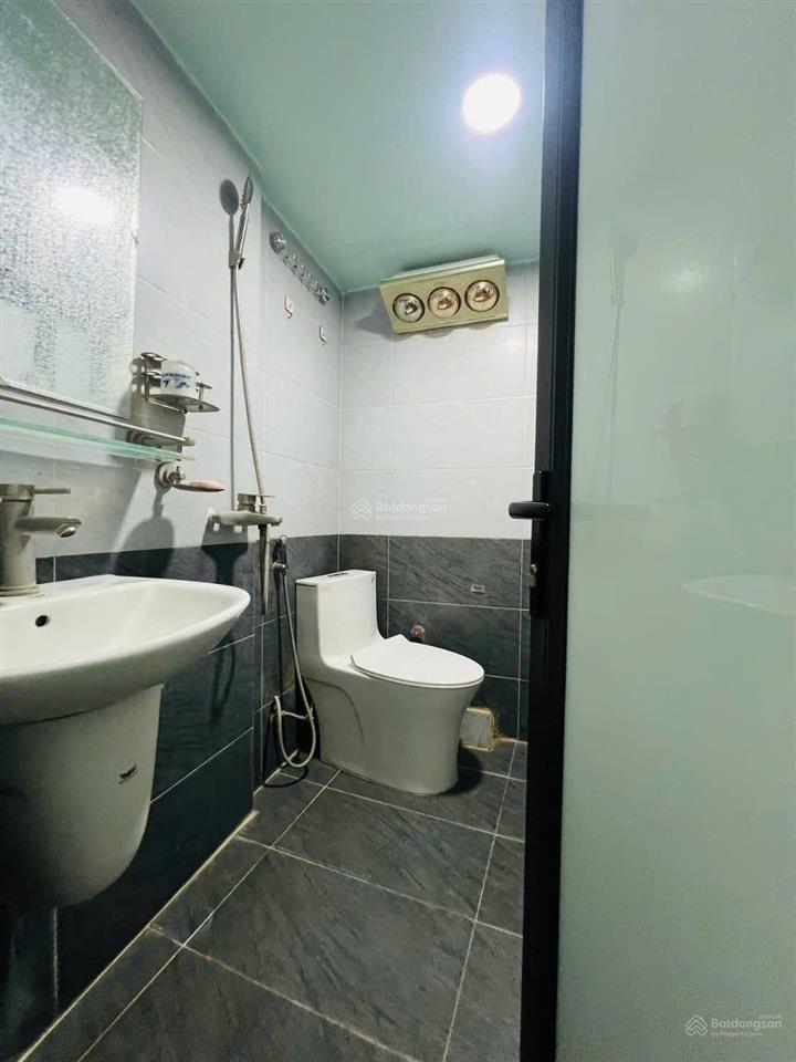 Bán nhà cạnh đh ngoại thương 6 tầng 3 ngủ lô góc ngõ thông đẹp 6.86 tỷ