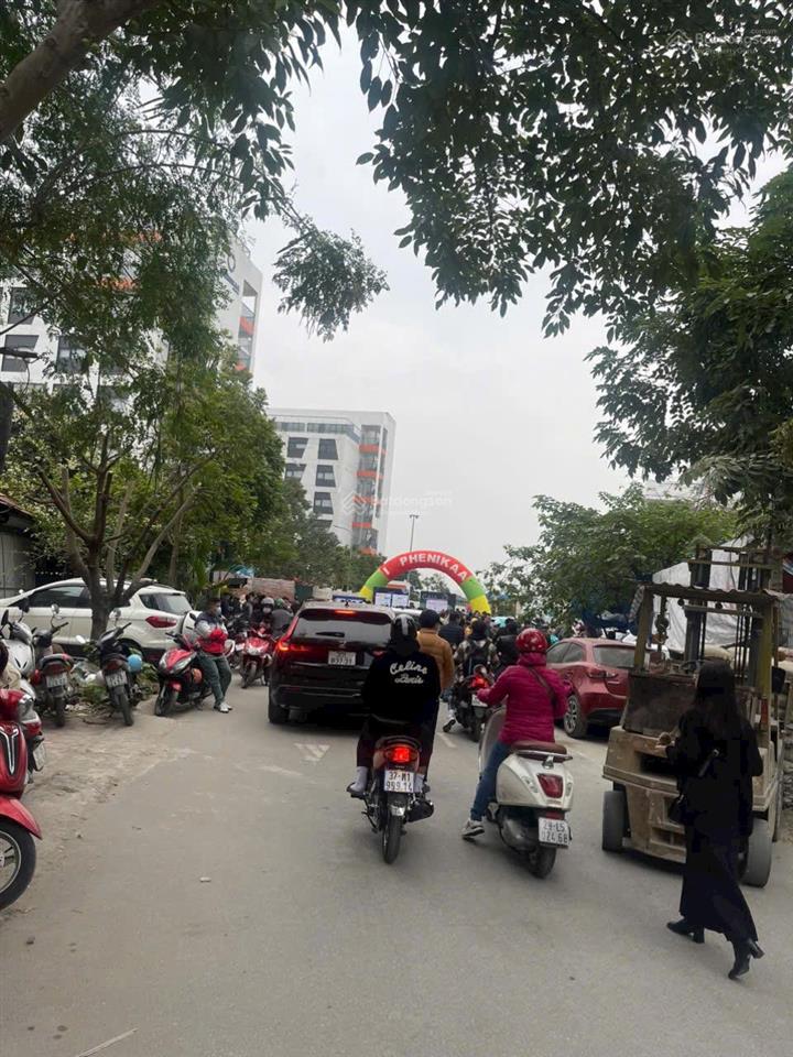 Chính chủ tôi cần bán lô 40m2 mặt tiền 3,41 phân lô phố tu hoàng đường vỉa hè 13,5m view vườn hoa