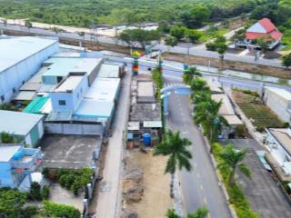 Đang có lô đất ngay tại chợ đức hòa với giá siêu hời. mua 1 được 3