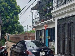 Bán nhà tổ 4 phường cự khối căn góc 30m2 2 tầng ô tô đỗ cổng chỉ 2.2 tỷ