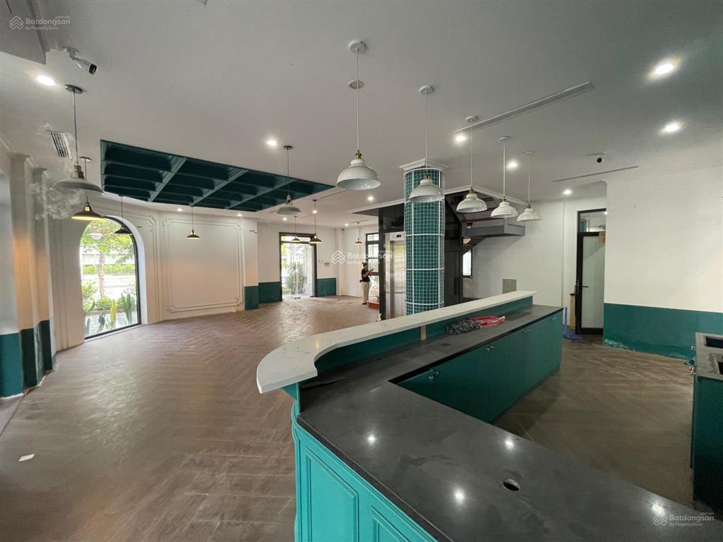 Cho thuê đơn lập view hồ 24,5ha. dt 295m2, 4t. giá 46 triệu/ tháng