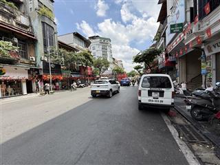 Chỉ 5,8 tỷ nhà dân xây cũ nhúng rất chắc chắn phố hàng đậu 25m, ô tô đỗ cổng
