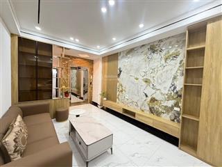 Cầu diễn  nhà mới kính koong  10m ra ô to tránh