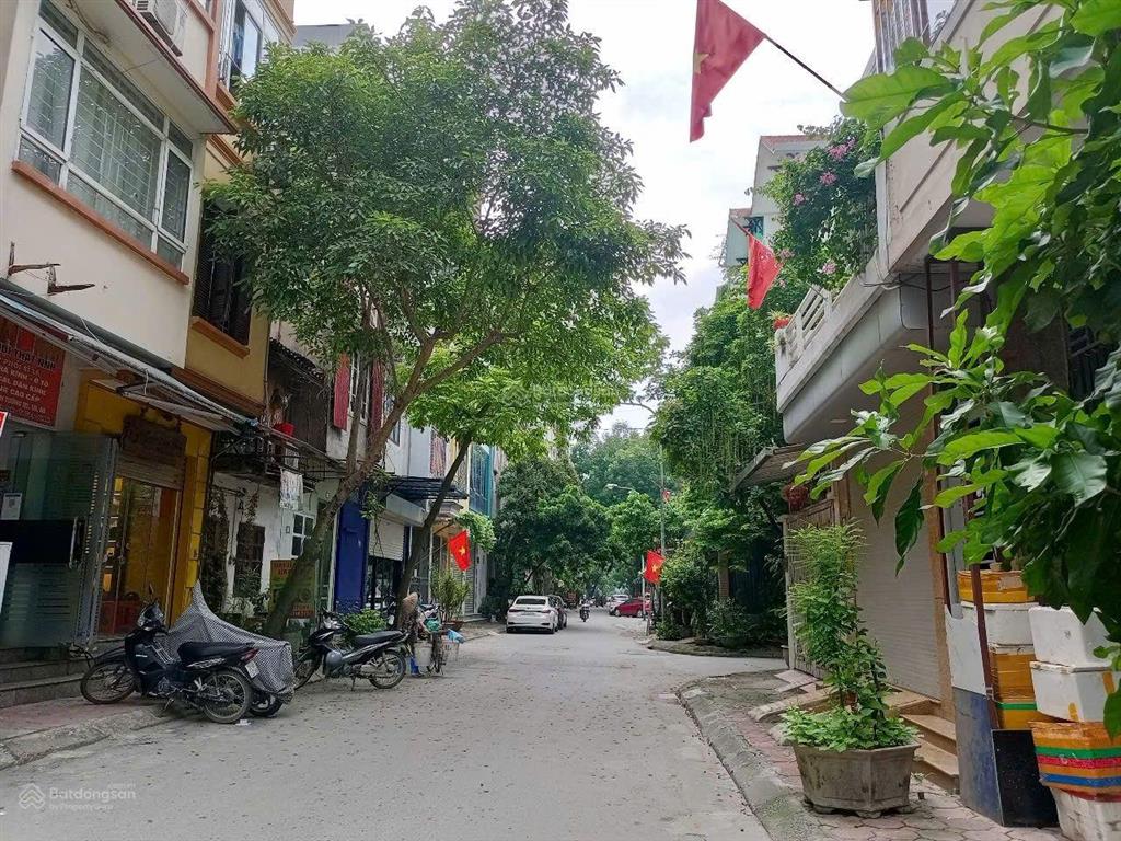 Bán nhà 3t mặt phố văn quán, dt 75m2 x mt 5m, kinh doanh vp, vỉa hè. giá 25 tỷ có sổ đỏ